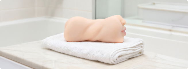 Sauberes Onahole auf einem Handtuch