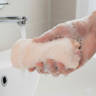 Geeigneten Reiniger verwenden